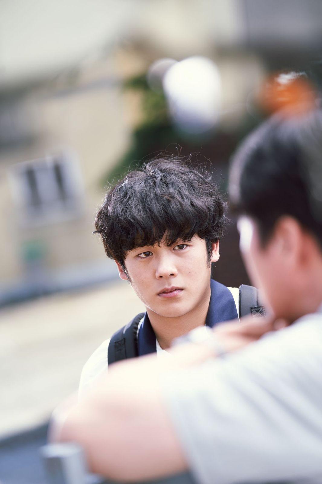 李正河在《Moving超異能族》中飾演的金奉晳是個異能人。