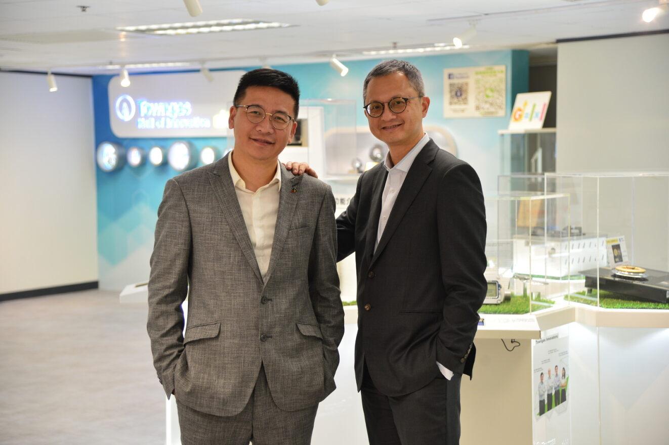 煤氣公司生產維修及發展總經理伍杏偉(右)指有關方案花了3年時間進行測試。(媒氣公司提供)