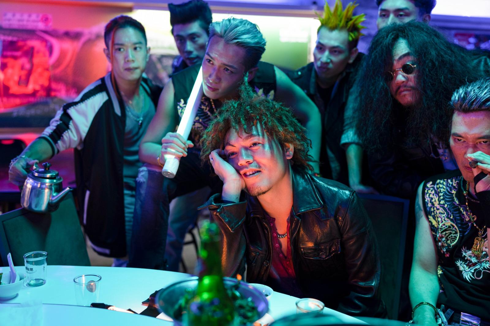 春風和柯震東飾演社團好兄弟。