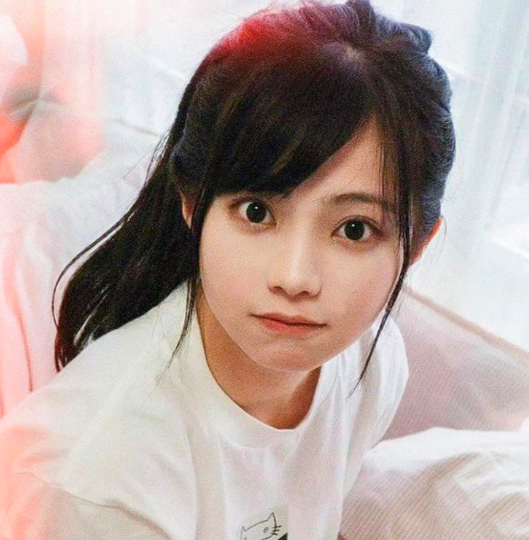 區明妙學生妹造型。(區明妙IG)