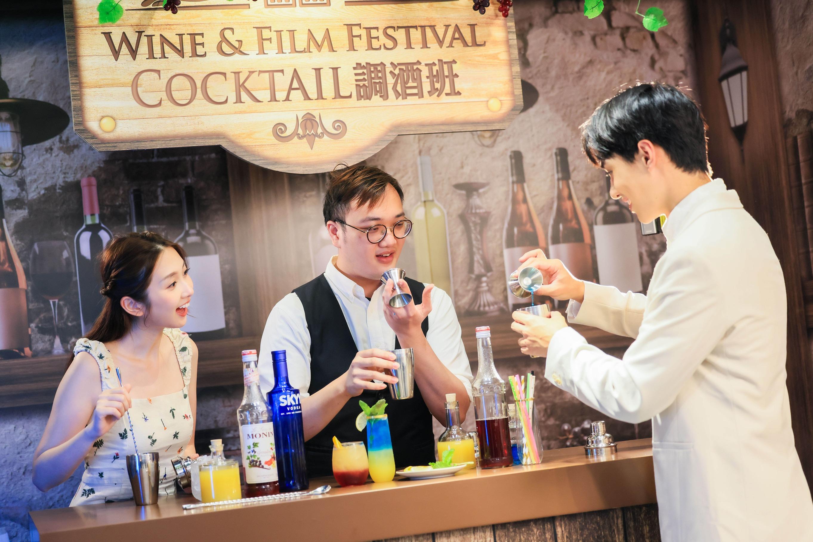 Cocktail 調酒班由香港調酒學校專業導師親授。