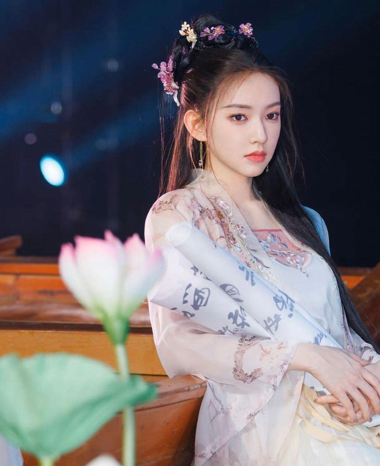 程瀟日前亦已否認跟梁朝偉有任何關係。