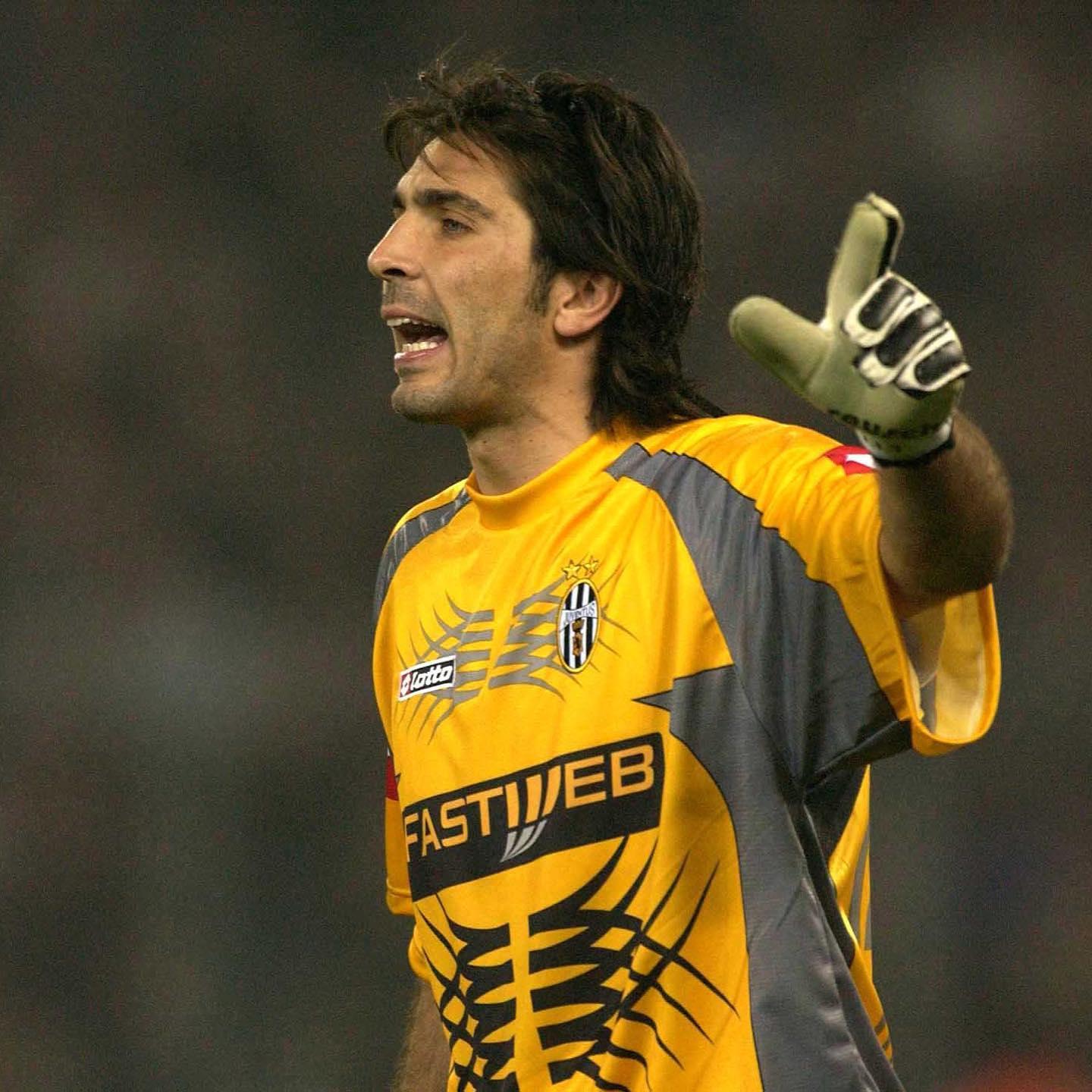 保方退休|保方愛穿短袖球衣。(保方FB)