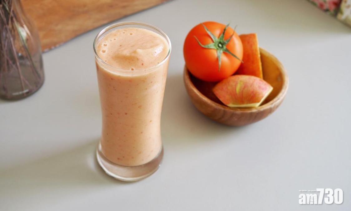 消暑飲品自製|蘋果能夠中和蕃茄的草青味。 (instagram @jenn.table_class )