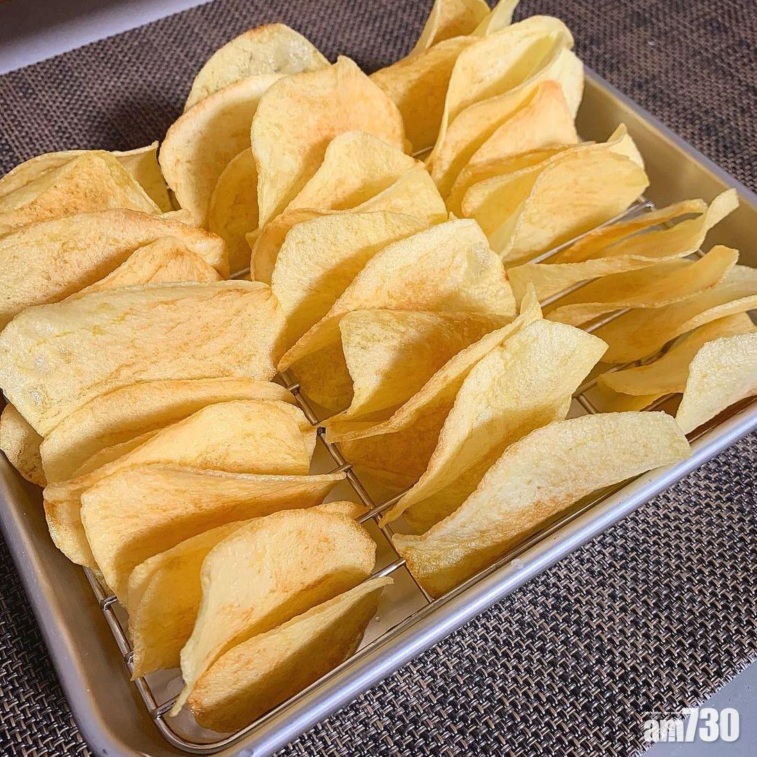 微波爐食譜|怕太油的話可以叮好後先放在隔油器上。