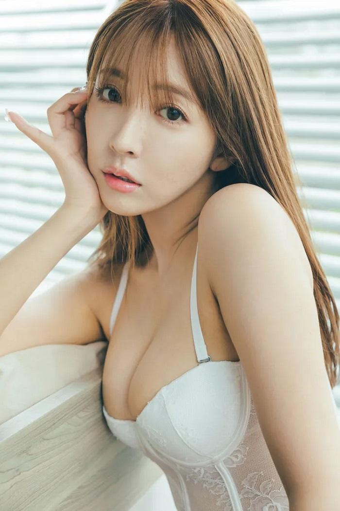 暫時少機會睇到三上性感look。