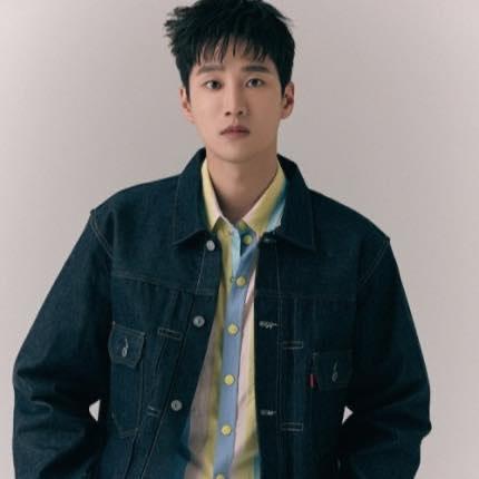 安普賢與Jisoo@Blackpink公開拍拖。