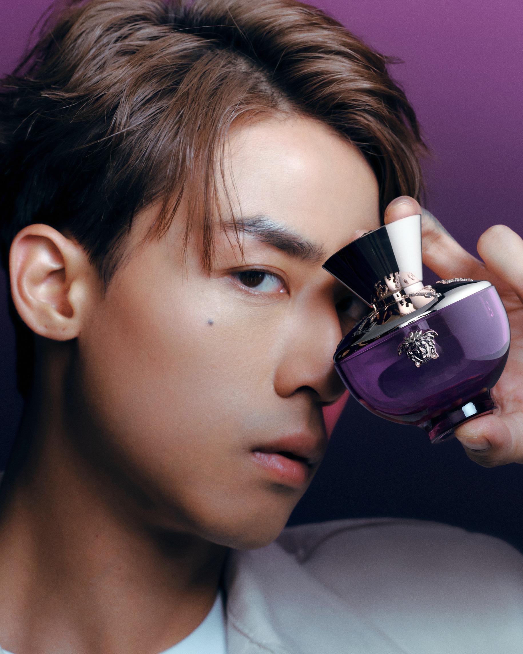 AK加持|Anson Kong@MIRROR演繹Versace全新Dylan Purple香氛 感受陽光活力氣息