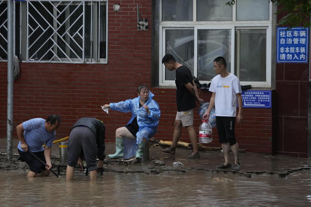 北京暴雨|增至11死27人失聯 房價萬元頂奢酒店遭沖毀。(美聯社)