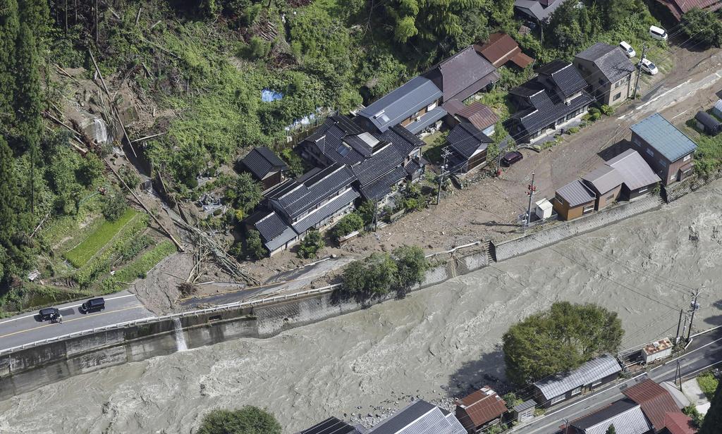 颱風吹襲日本(AP)