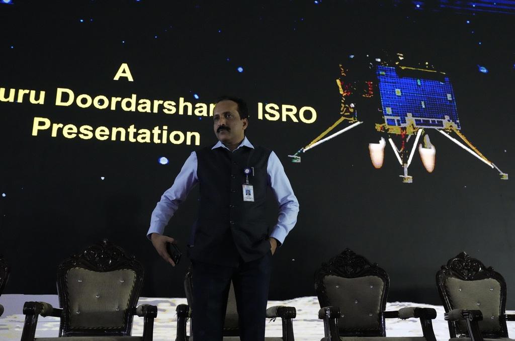 月球南極|印度月船3號成功軟著陸月球南極創全球首例,舉國振奮。(美聯社)