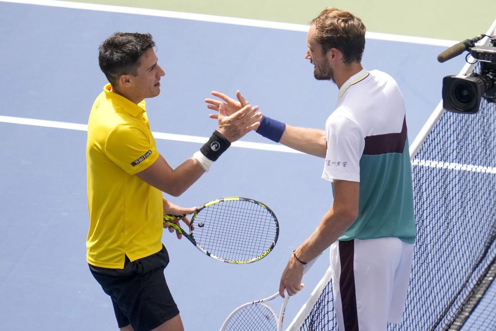 梅韋迪夫首圈輕鬆晉級。(美聯社)