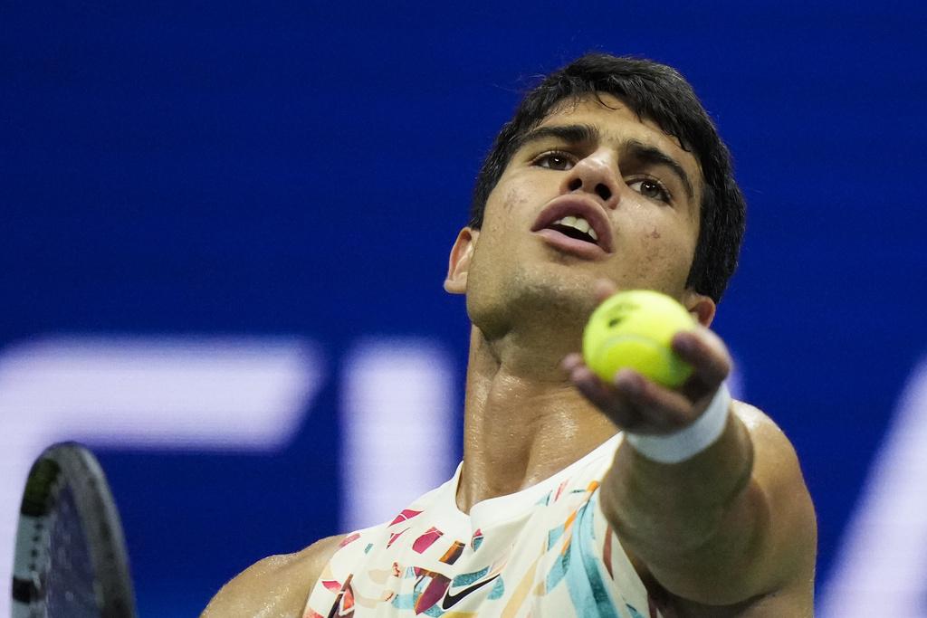 艾卡拉斯藉對手受傷晉級。(美聯社)