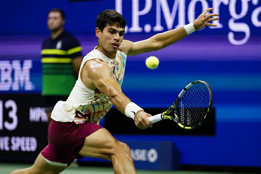 艾卡拉斯藉對手受傷晉級。(美聯社)