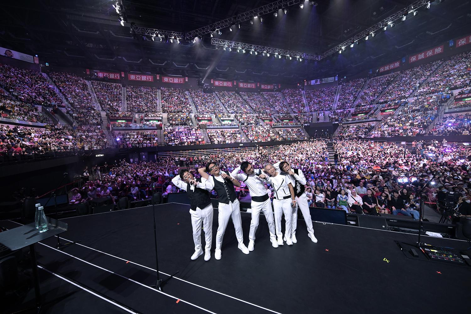 《溫拿情不變說再見演唱會》全場爆滿,座無虛庸席。