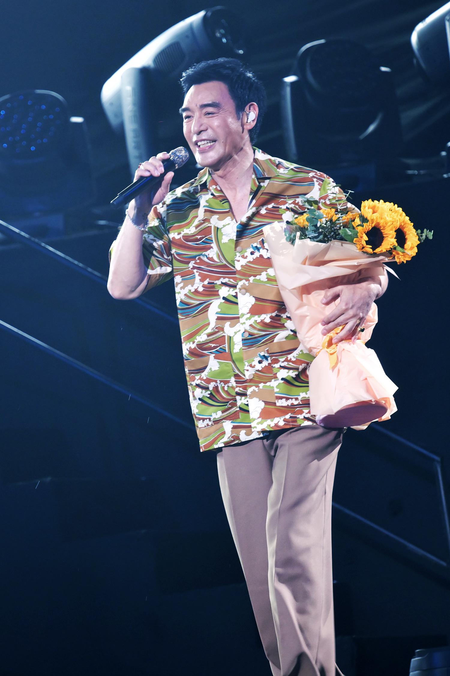 鍾鎮濤大讚愛女鍾㦤足有資格做專業歌手。