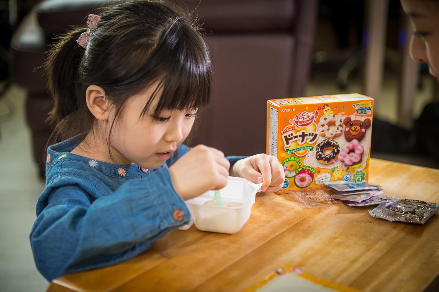 玩得又食得│知育菓子不但外型新奇有趣,更將各式生活場景及大型節慶融入其中,讓玩家可以在DIY動手製作糖果的過程中,同時增加智慧。