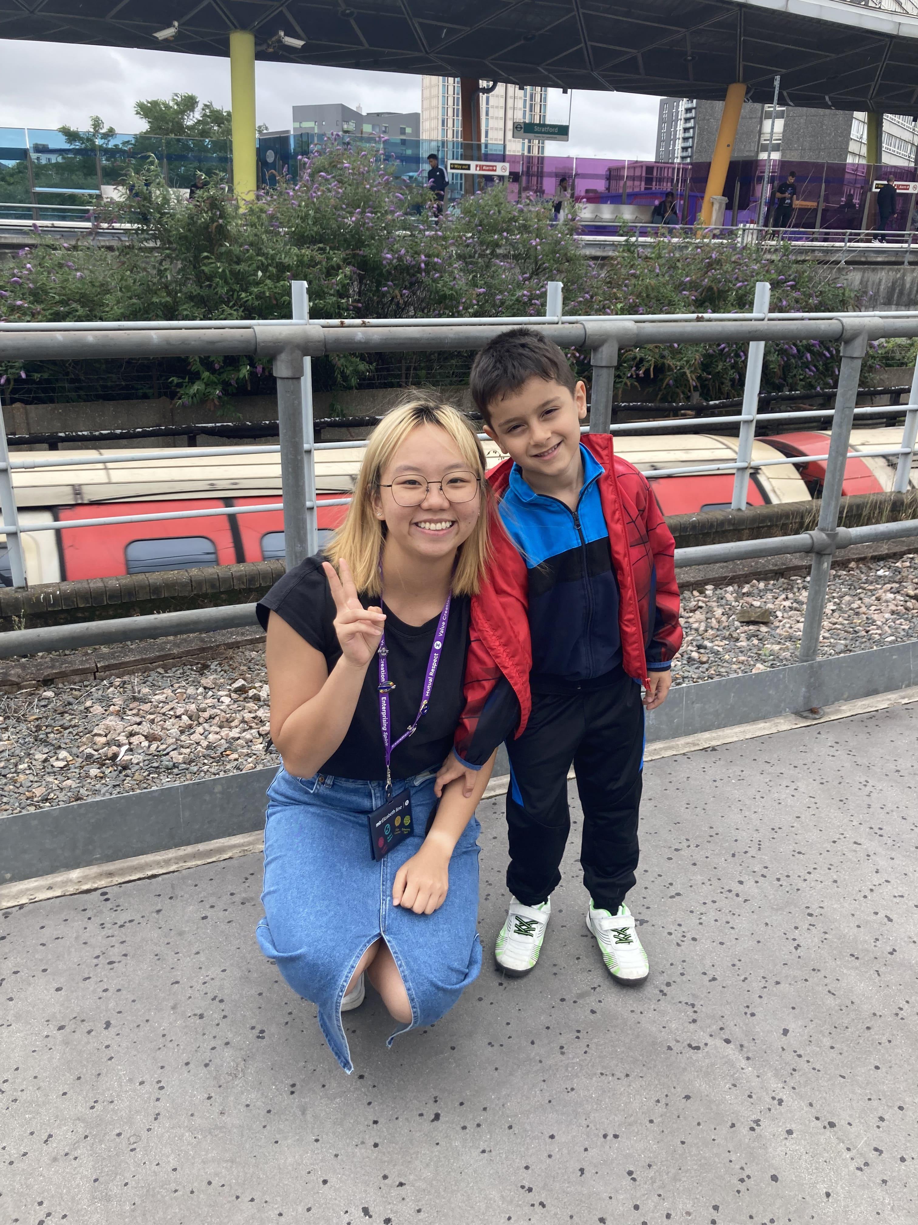 實習生林芷婷遠赴港鐵在倫敦營運的伊利沙伯綫工作(受訪者提供圖片)