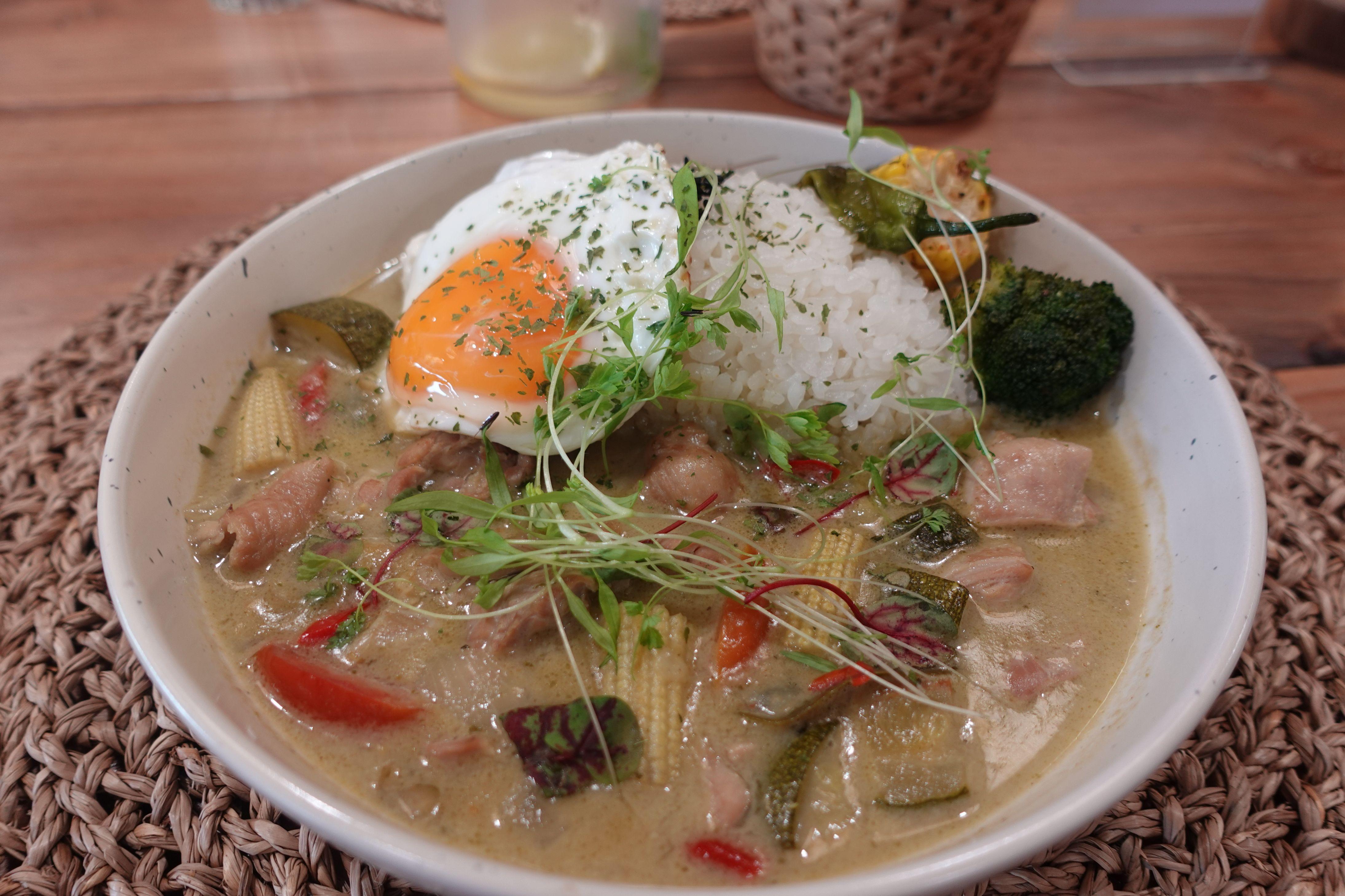 有點泰綠咖哩椰汁雞 NT$300