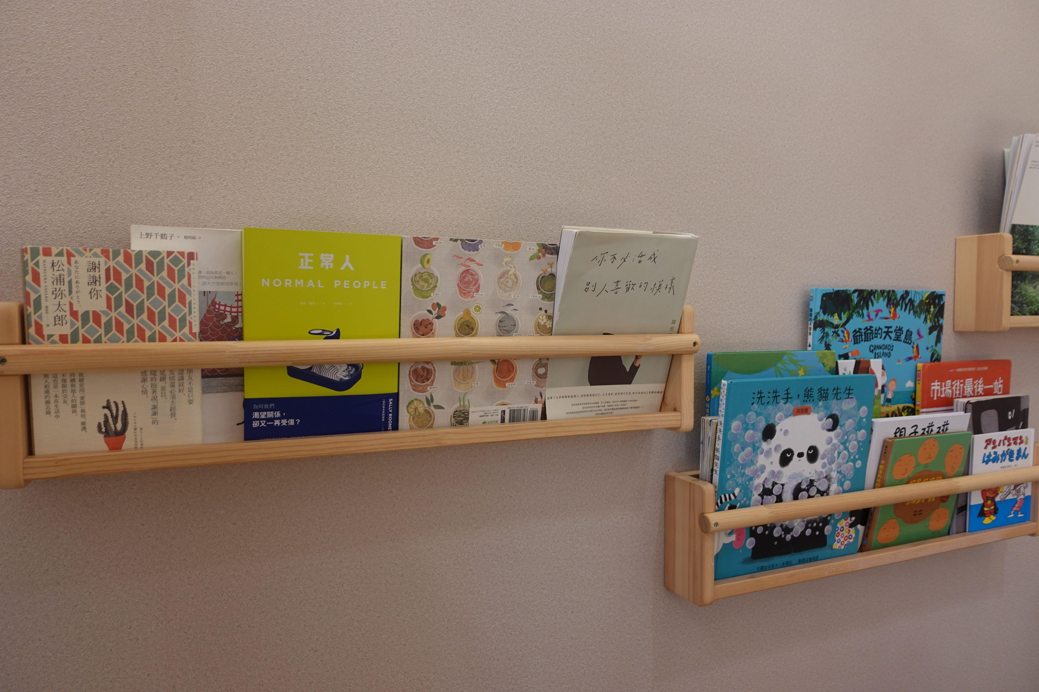 親子區域內放有親子繪本。