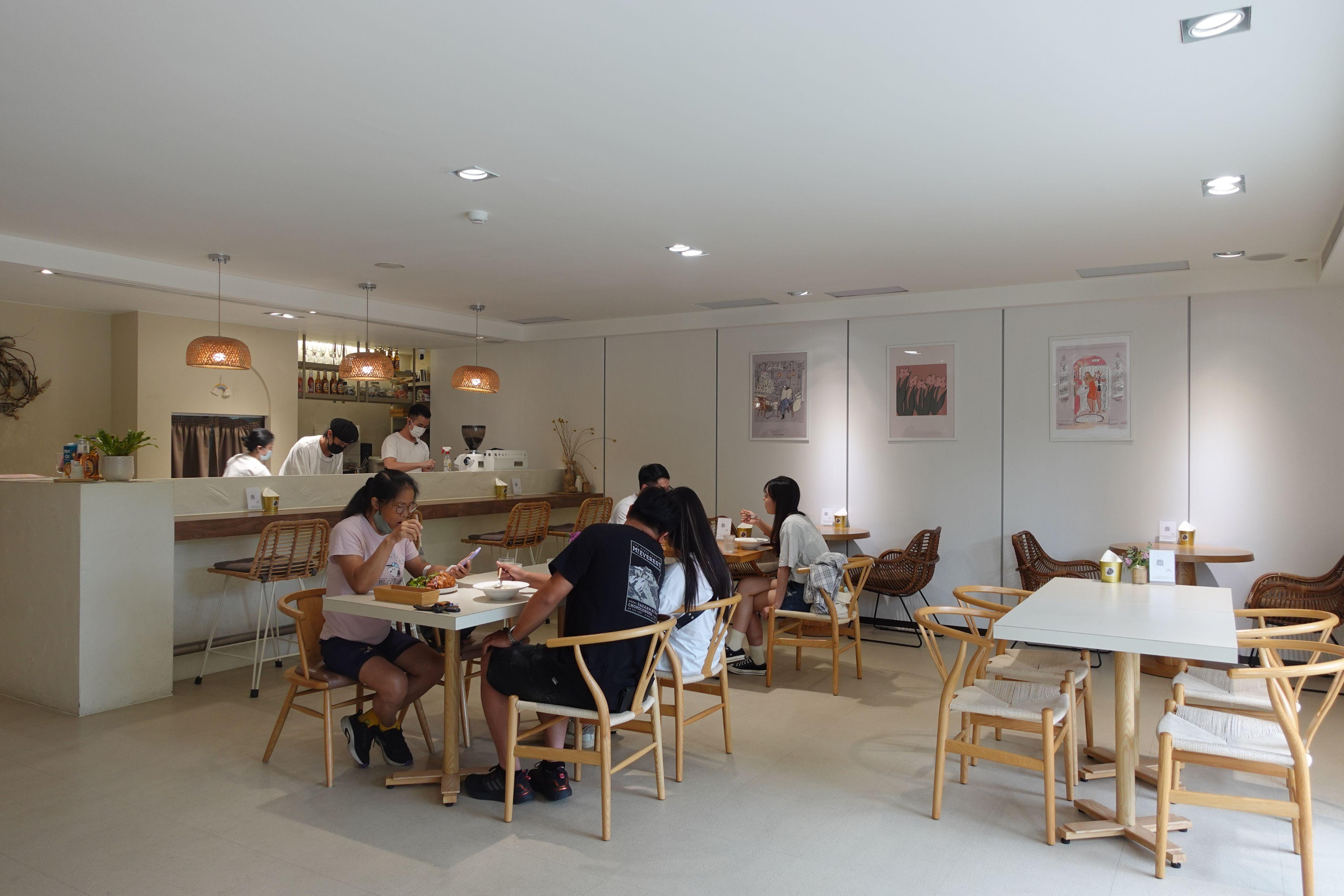 餐廳走簡約風格,一共有2層。