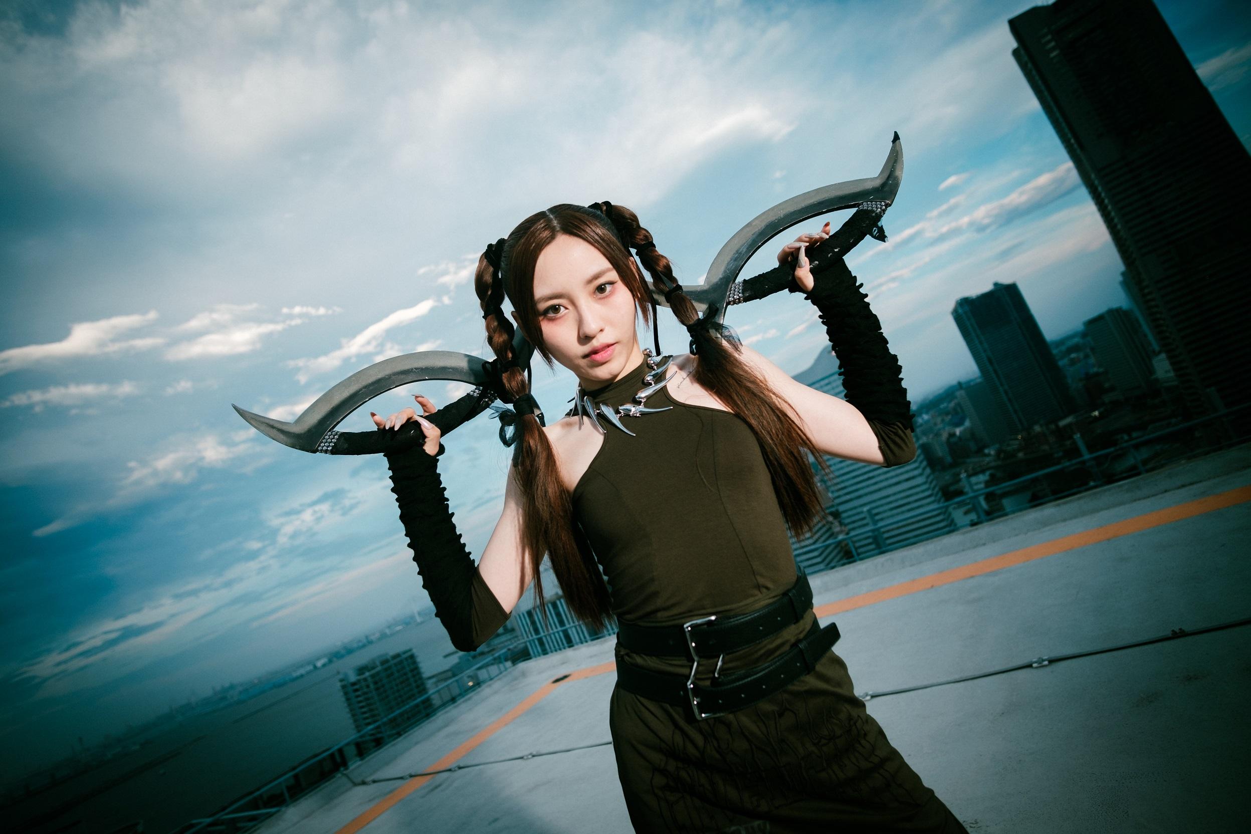 Ivy So在COLLAR團歌《idc》MV的造型。