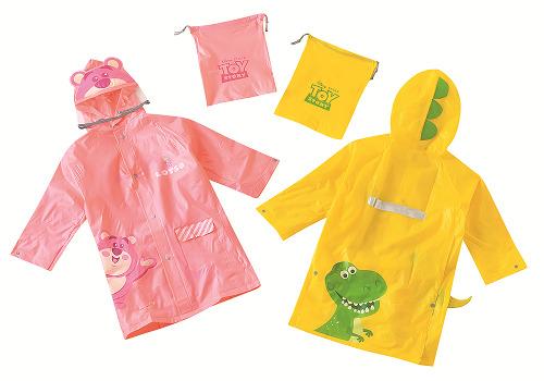 Disney雨傘及雨褸既實用又不失可愛,在下雨天時用心情格外歡愉,雨褸輕便之外更附送外袋,絕不怕雨水沾濕書本。