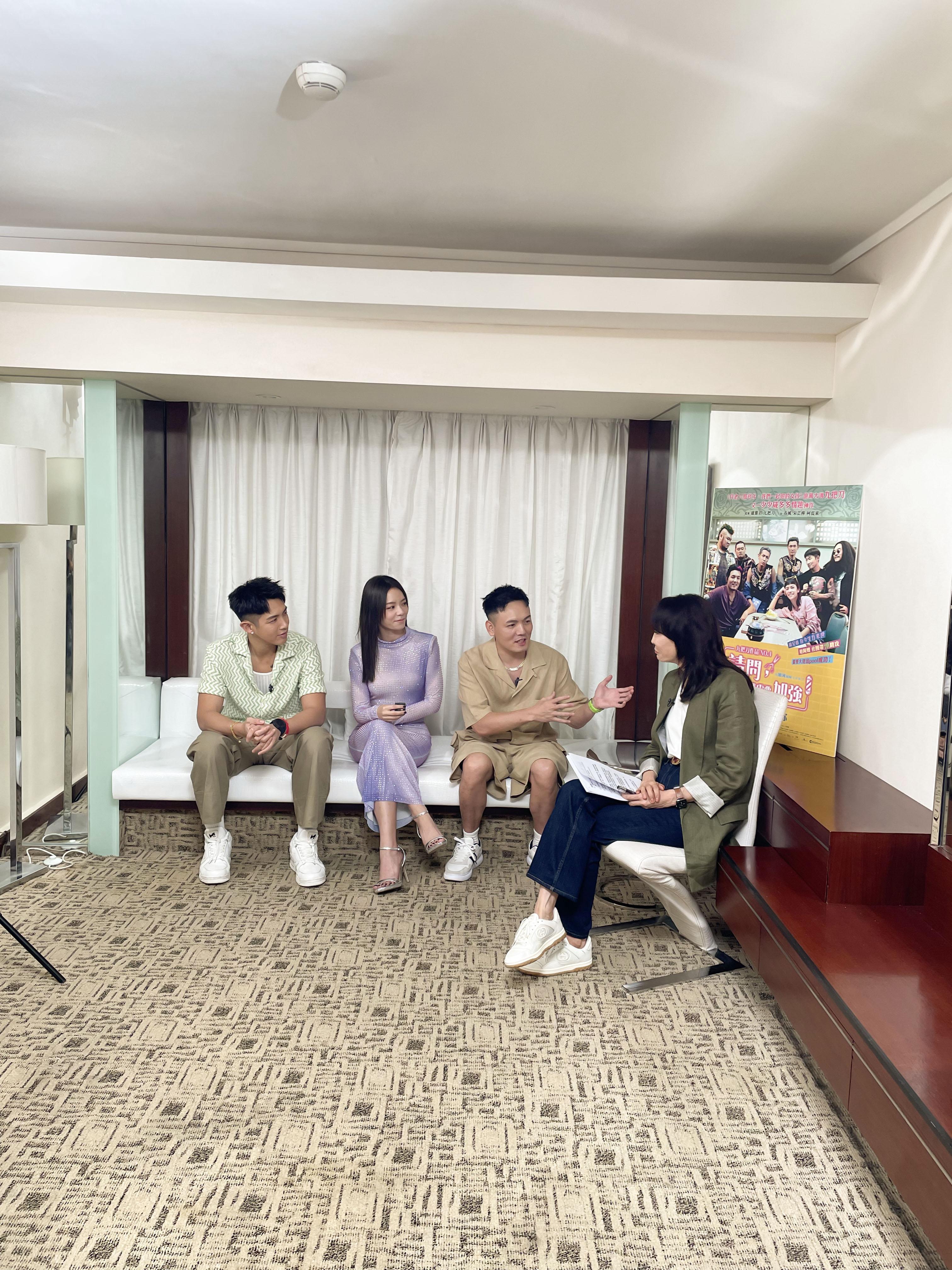 春風和柯震東被Do姐問到拍洗澡戲有沒有尷尬時,柯震東瀟灑回應每一部戲好像都總有一兩場沒有穿衣服。