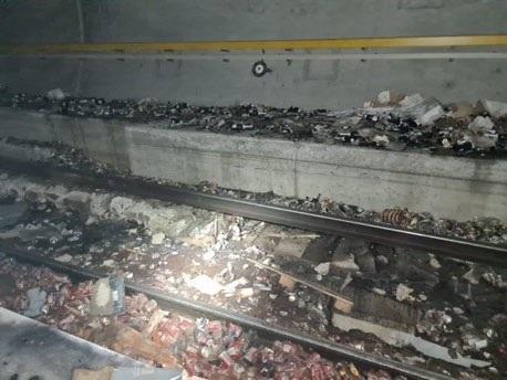 瑞士哥達基線隧道上周的貨運列車意外,至今未完成清理。(X圖片)