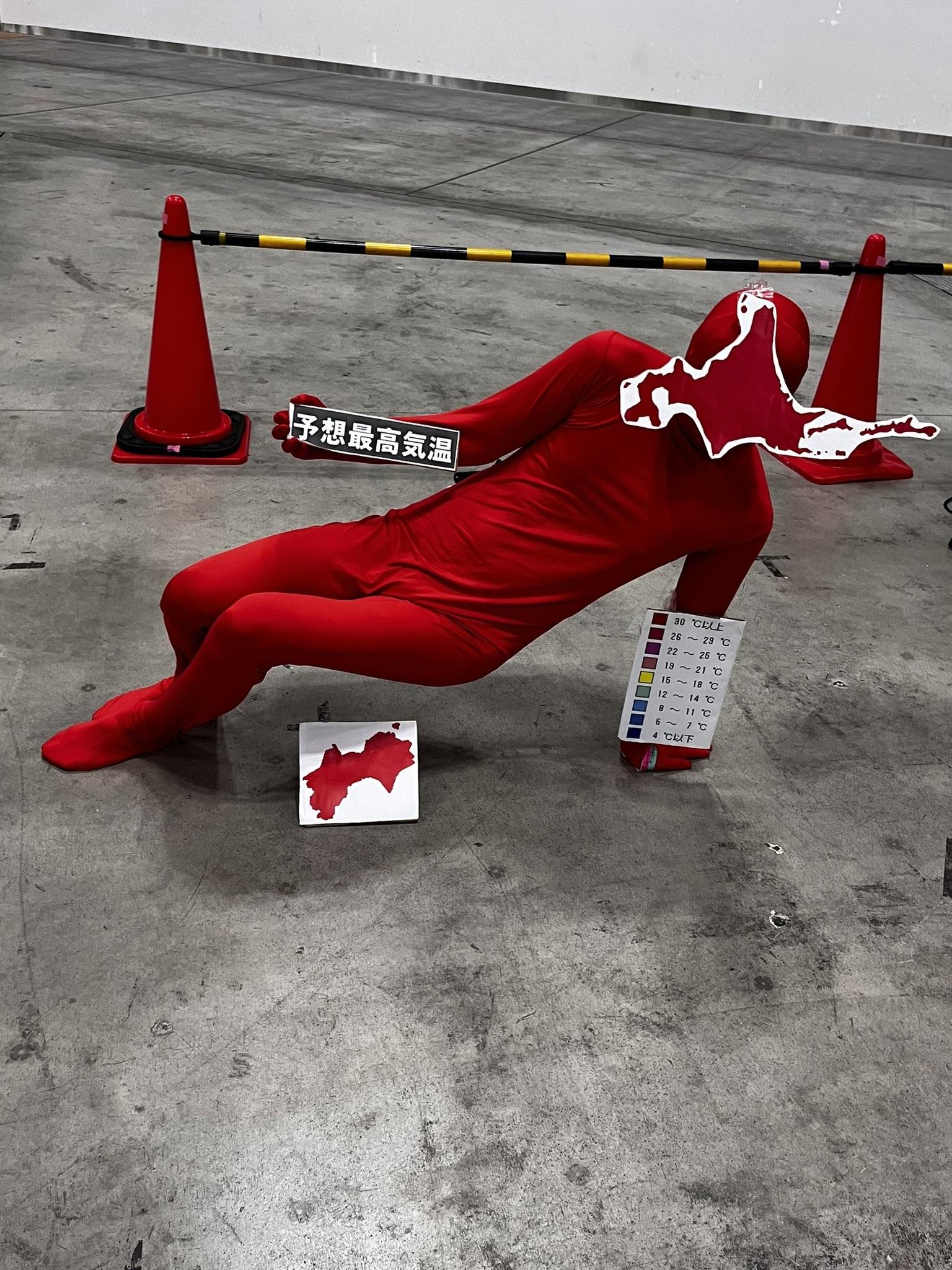 酷熱天氣圖Cosplay。(Twitter圖片)