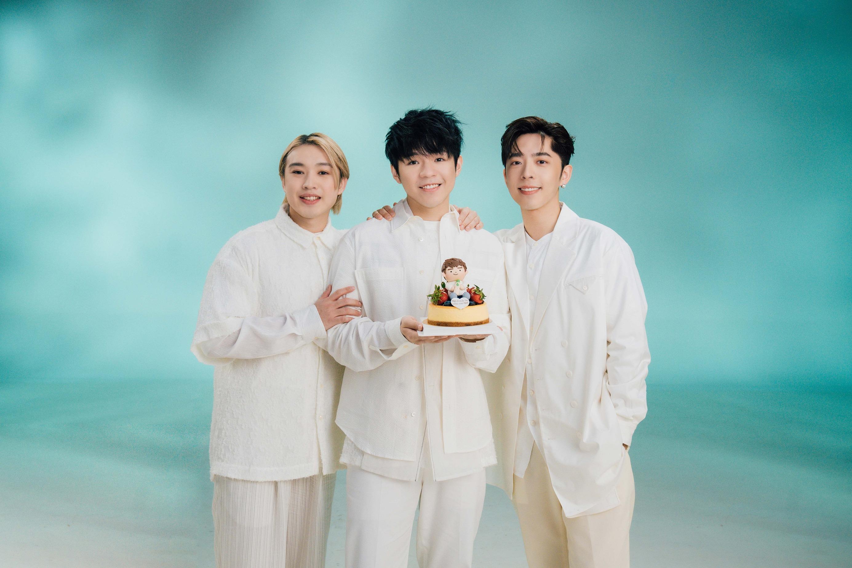 送機票|屈臣氏蒸餾水x Edan Ian Jer@MIRROR 贏3子簽名精品/送120套日韓台機票