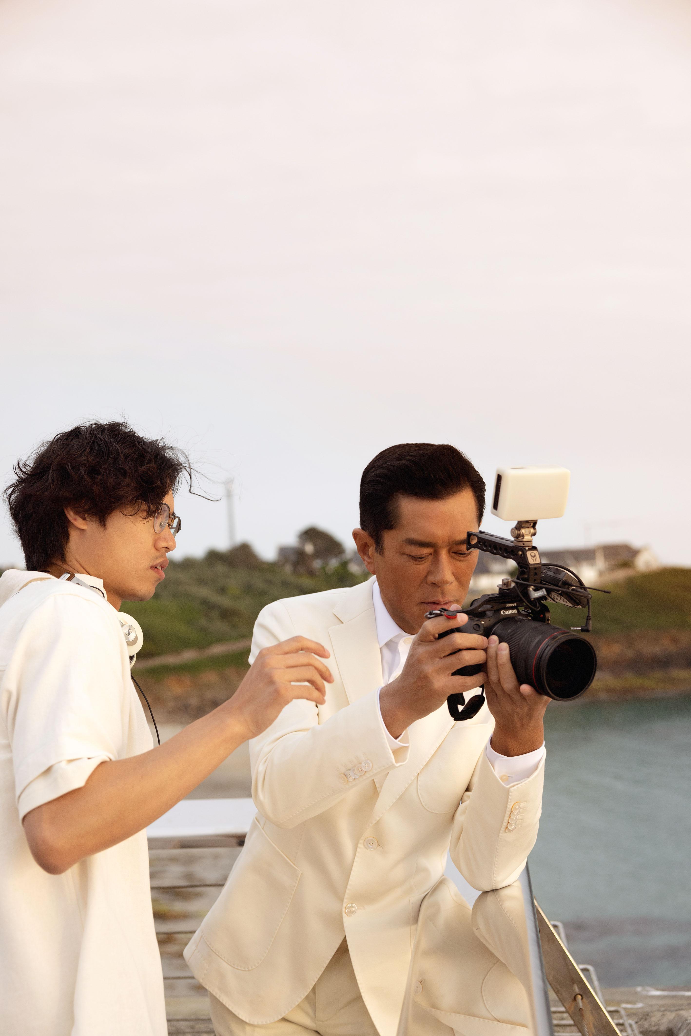 古天樂置身景色優美的法國烏埃尚島參與品牌活動。