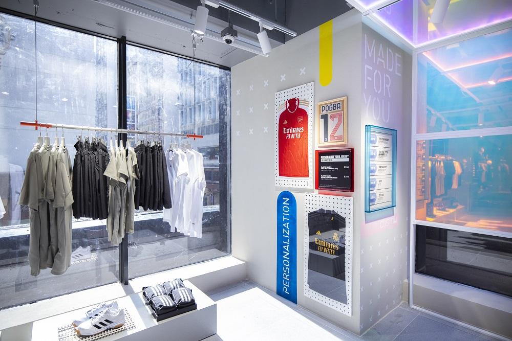 adidas旗艦店重新開幕│以家居柔和色調為主