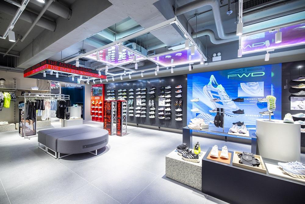 adidas旗艦店重新開幕│以家居柔和色調為主