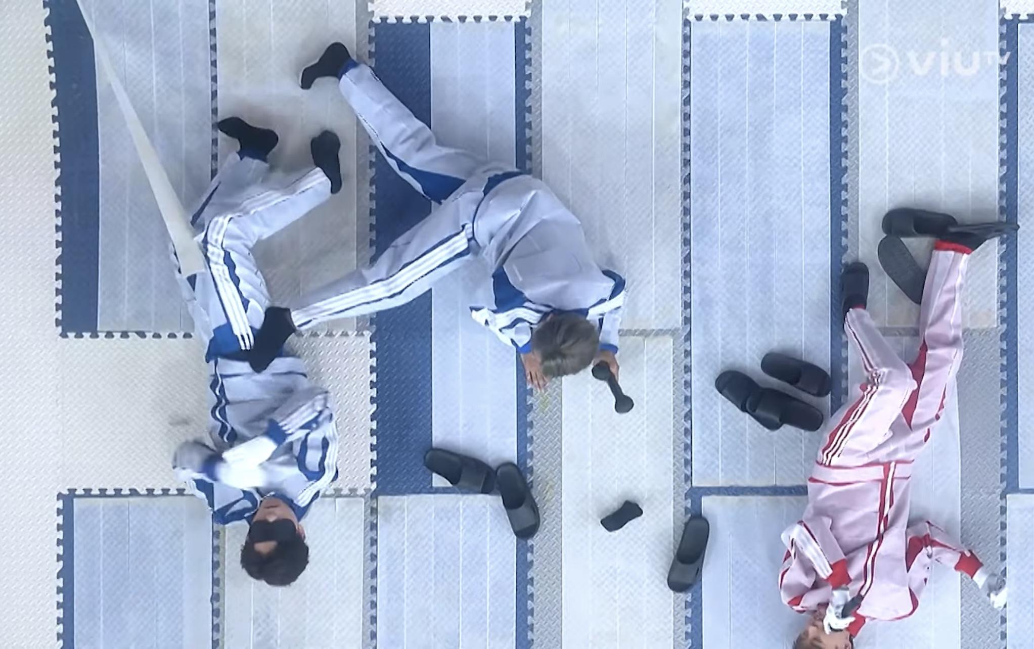 Edan一起步就被AK踢。