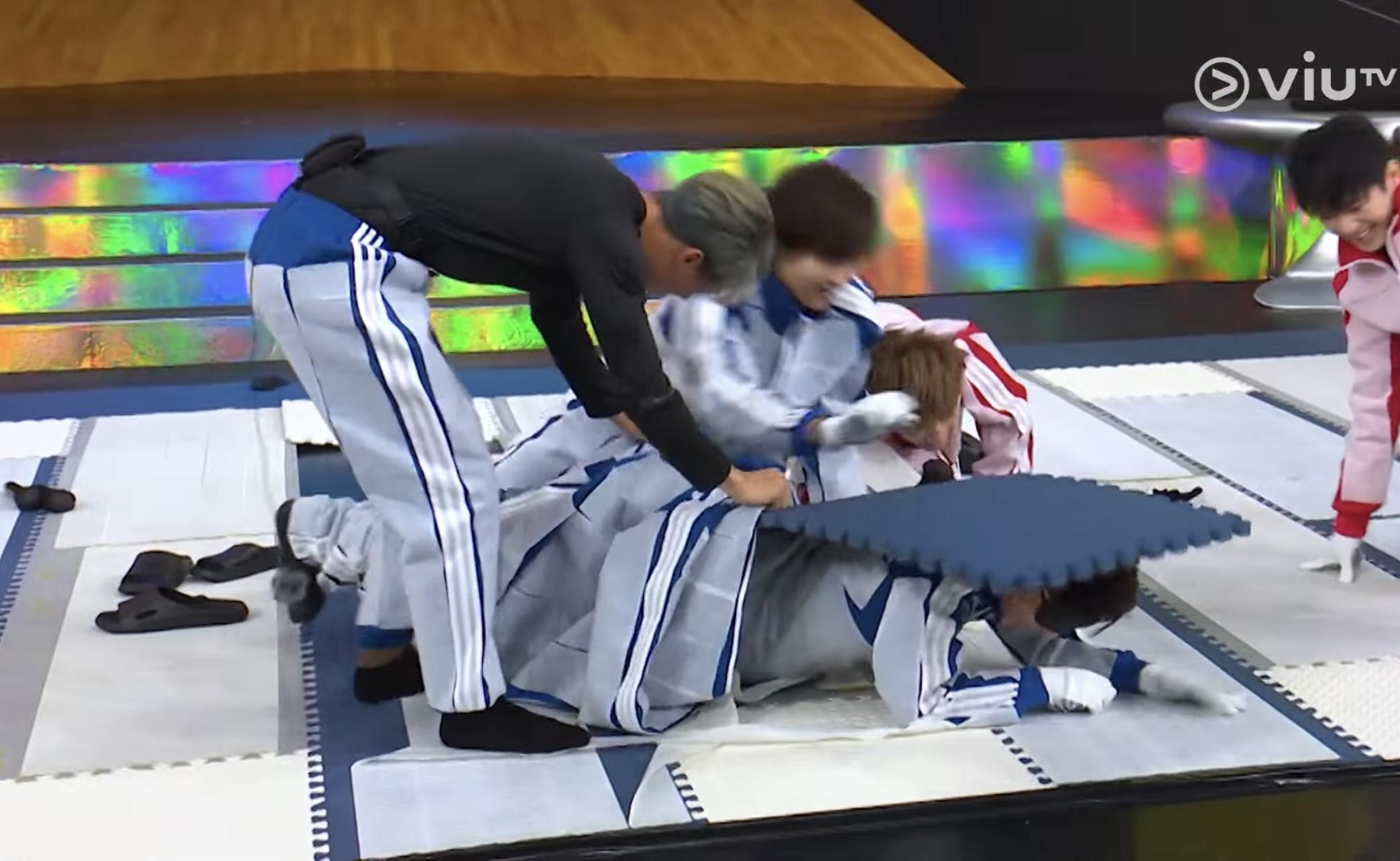 AK脫外套遮擋,Alton為Edan鋪墊。