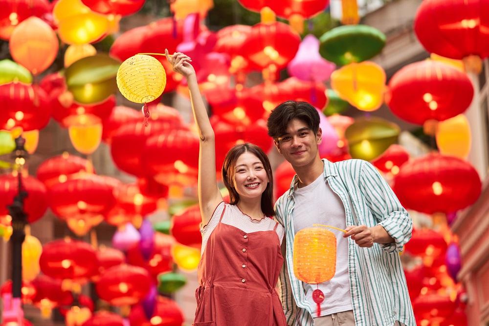 絕技二:自備燈籠做道具 與各式燈籠鬥可愛