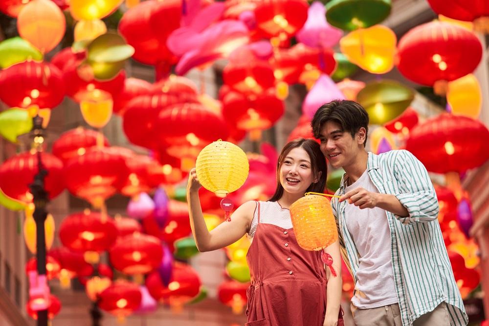 絕技二:自備燈籠做道具 與各式燈籠鬥可愛