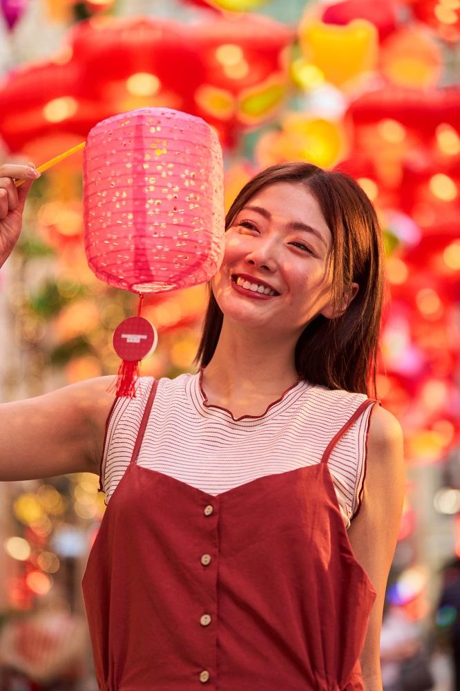 絕技二:自備燈籠做道具 與各式燈籠鬥可愛