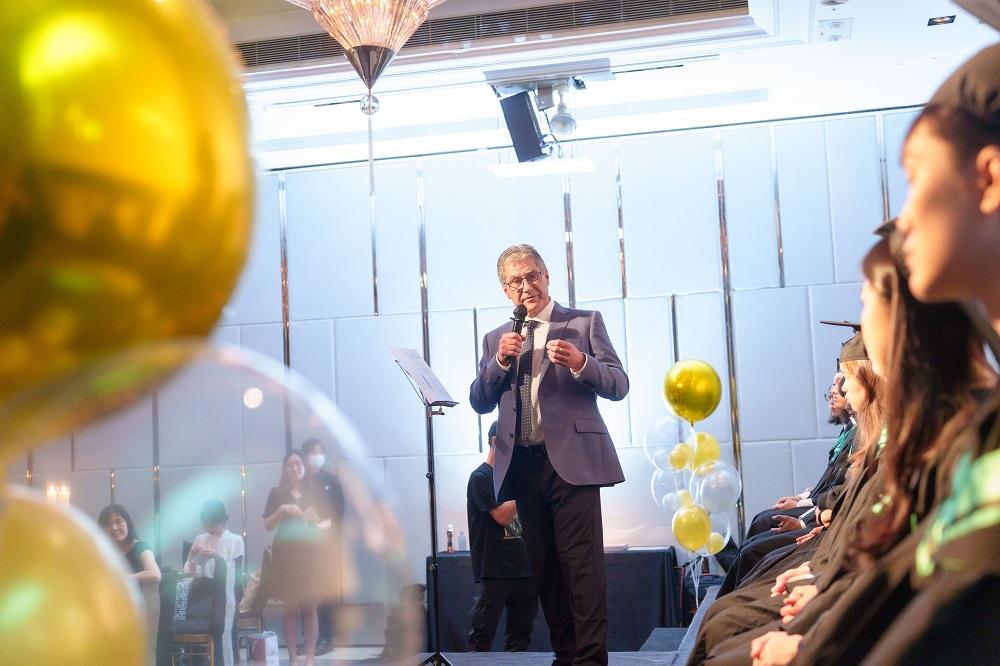 海外升學│加拿大安省網上中學(Ontario eSchool)的課程全以網上授課形式進行,學生備考DSE時同時也可以報讀,完成課程後不但能以本地生身份報讀加拿大安省大學,可以申請英國、美國、澳洲等國家的大學,為志在海外升學的學生提供更多升學選擇。