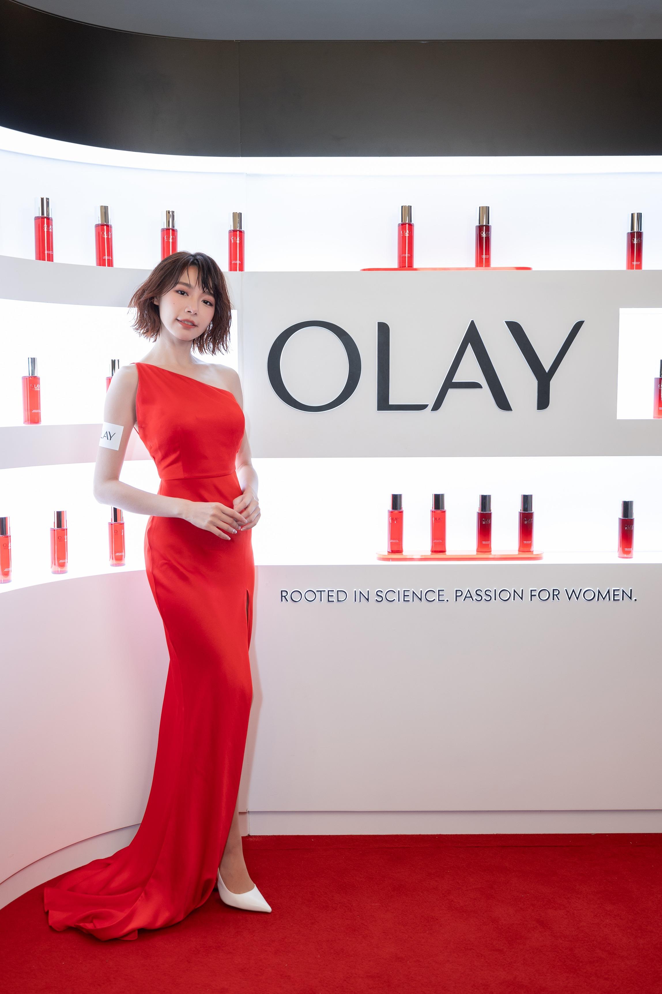 OLAY最近在太古城開設期間限定店,找來大馬女神林明禎開幕。