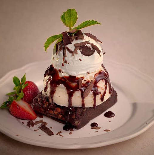 毛孩好去處│Outback Steakhouse凡攜同寵物入座於戶外用餐區消費港幣HK$500以上,即可免費享用雪糕朱古力軟餅一份。