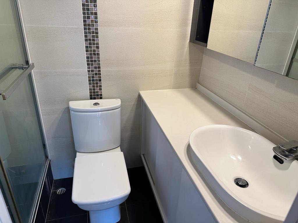 浴室裝修新淨整潔。(代理提供)