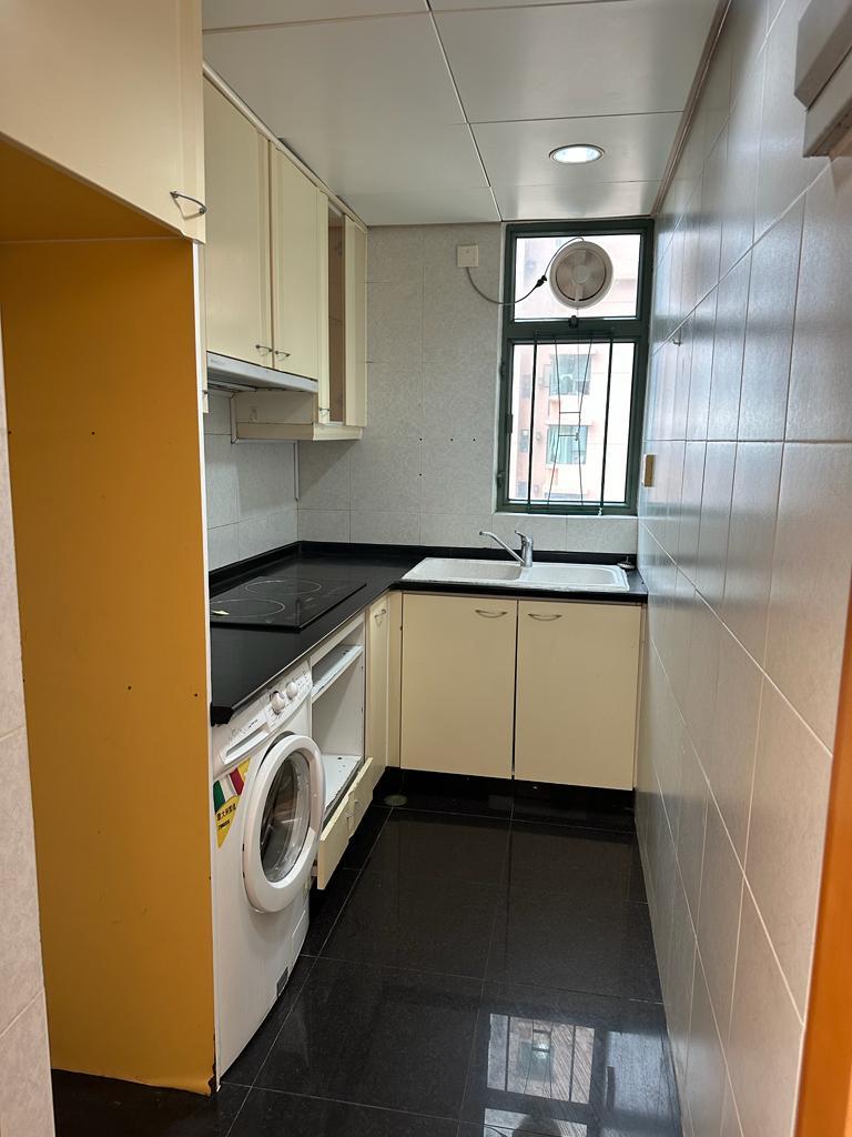 廚房空間闊大,而且光猛。(代理提供)