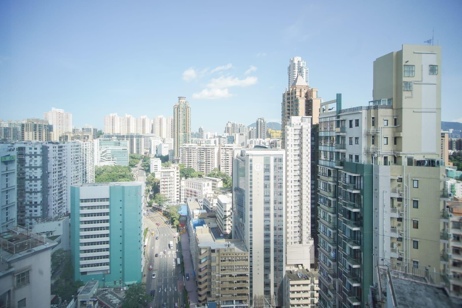 每戶特色天台單位均可享九龍都市景致,同時眺望港島景色,視野遼闊。(李睿哲攝)