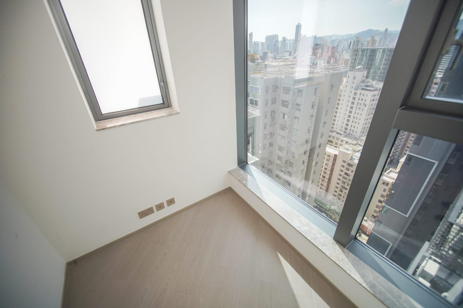 全屋窗多兼採落地玻璃窗設計,室內十分光猛。(李睿哲攝)