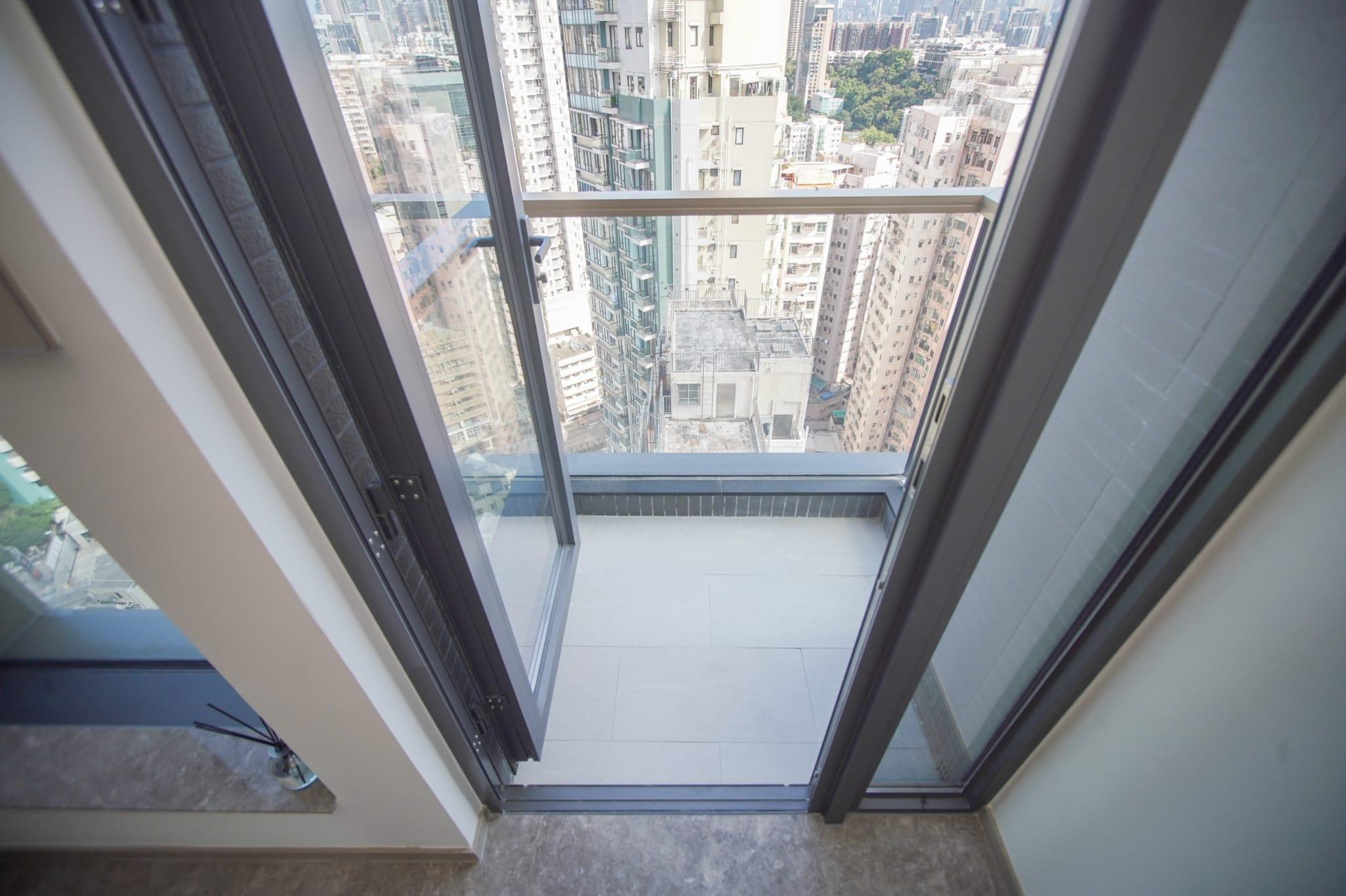 大廳外接小露台。(李睿哲攝)