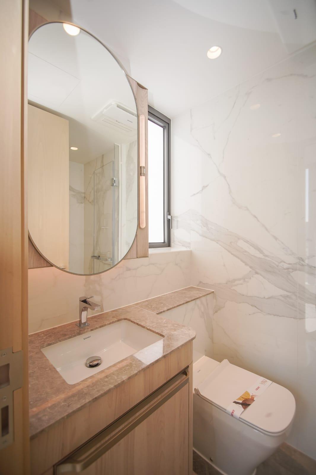 浴室光猛通爽。(李睿哲攝)