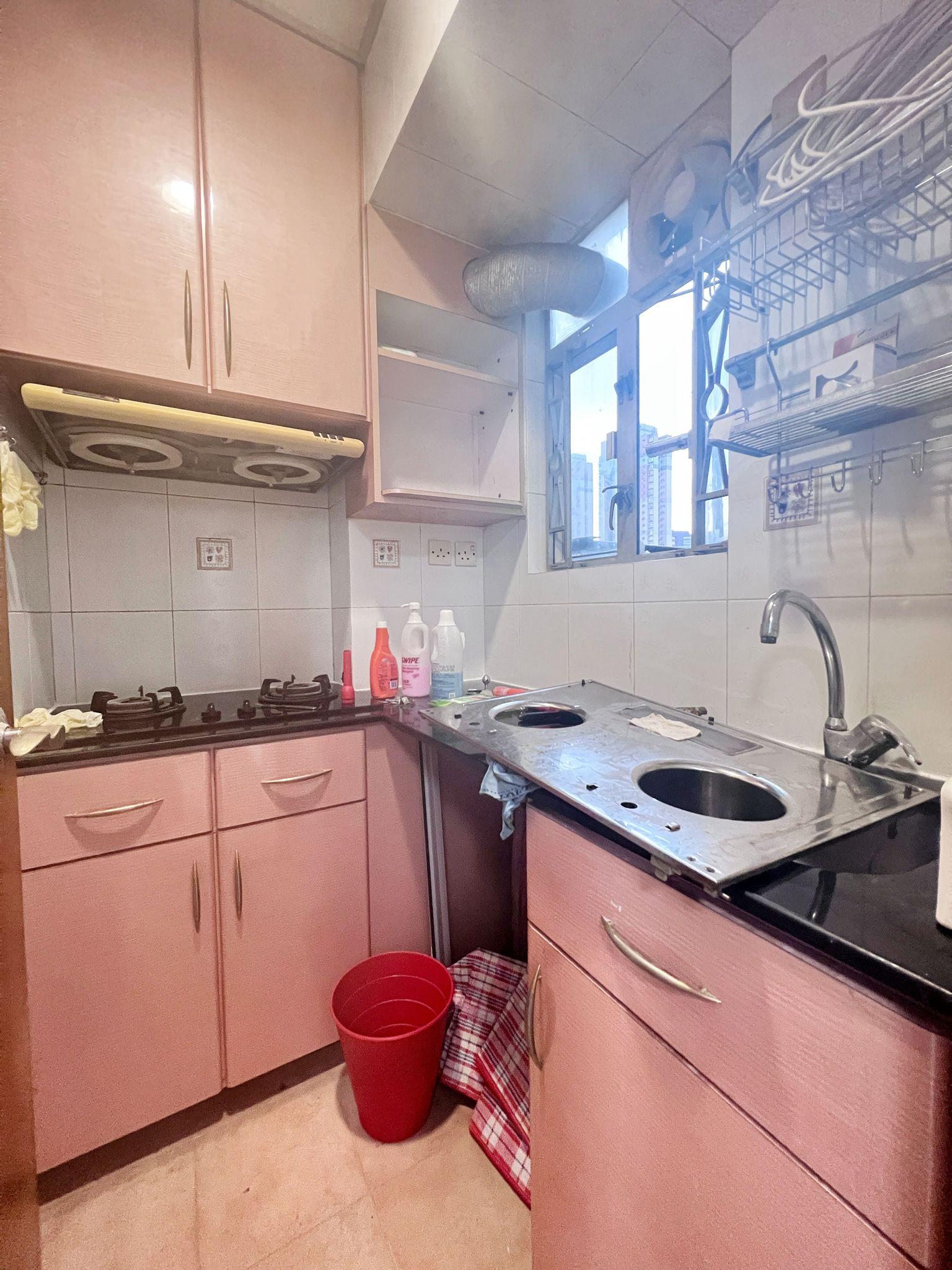 面積闊落的廚房,光猛通爽。(代理提供)