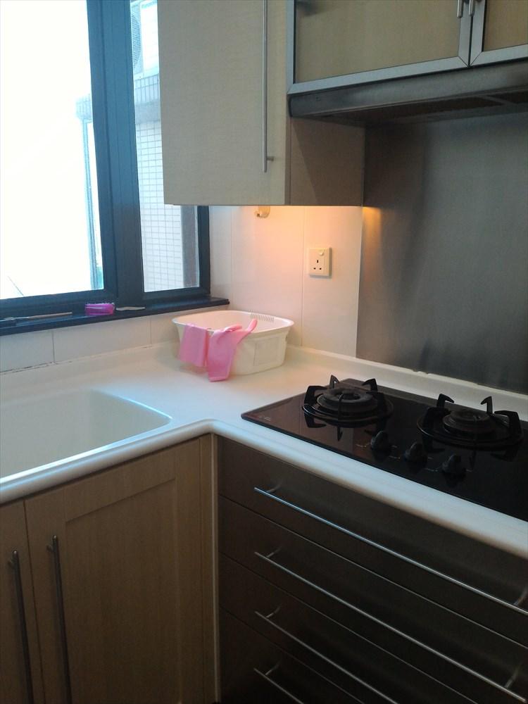 廚房配套新淨,光線亦足。(代理提供)